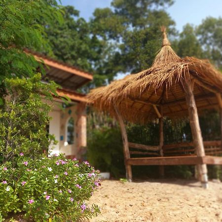 Sabai Sabai Beach Bungalows Koh Phayam Rom bilde
